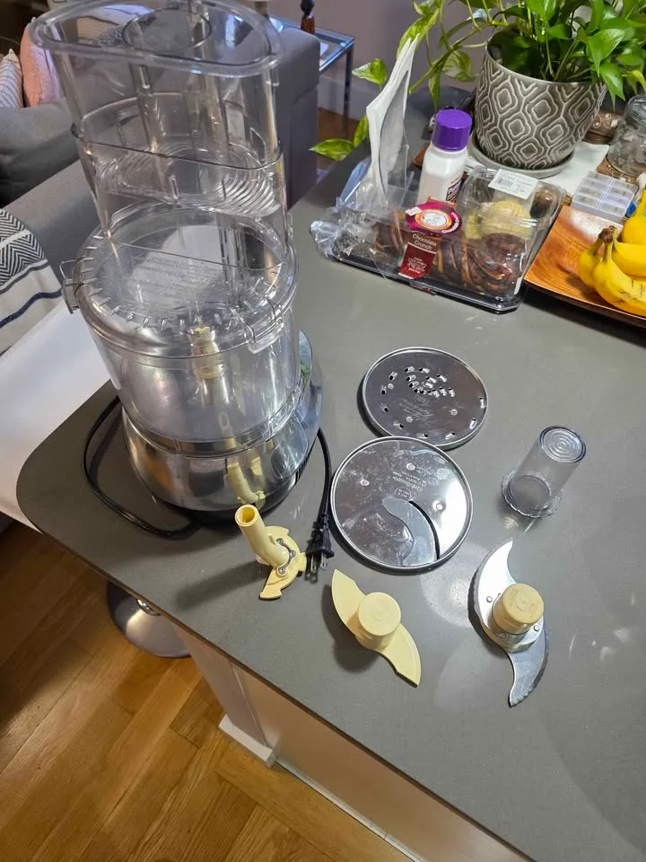 Food processor. Cuisinart model dlc 2009chb image indicator(2)