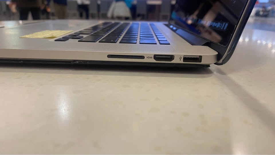 MacBook Pro 15-inch (Mid 2015) — broken left hinge - photo 4