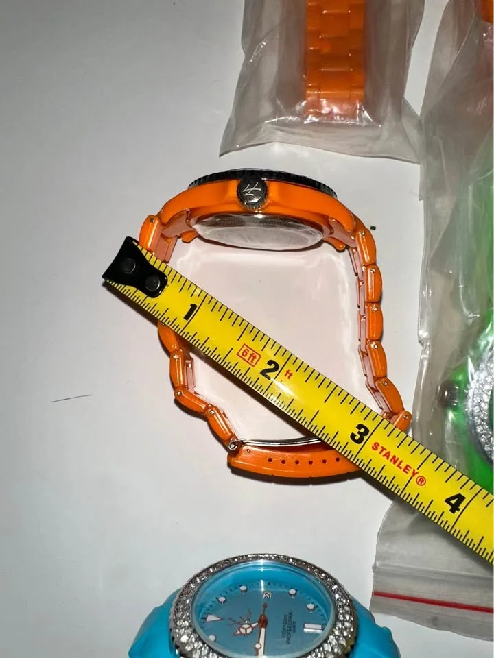 Plastic Watches Lot of 14 *MARKHAM* image indicator(3)