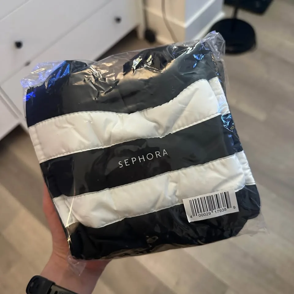 Sephora puffy tote image indicator(2)