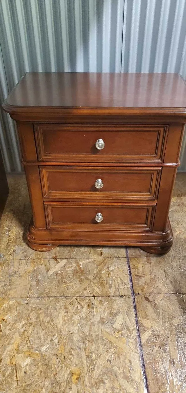 Queen Bedroom Set with Nightstands image indicator(2)