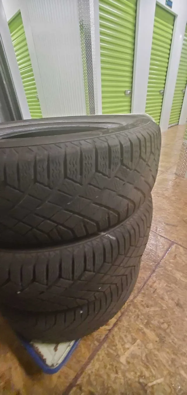 Winter Tires 235 65 R18 XL image indicator(3)