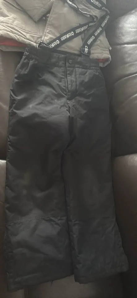 Winter coat and snow pants size 8 image indicator(2)