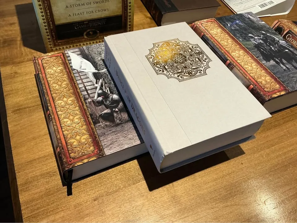 GRRM Song Of Ice & Fire Hardcover Box Set + Bonus image indicator(3)
