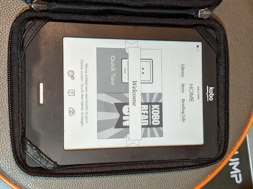 Kobo N905 Touch E-Reader 6" Display + Case image indicator(4)