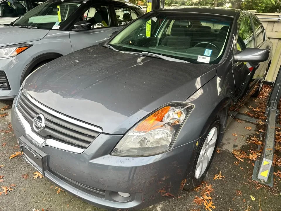 2009 Nissan Altima image indicator(2)