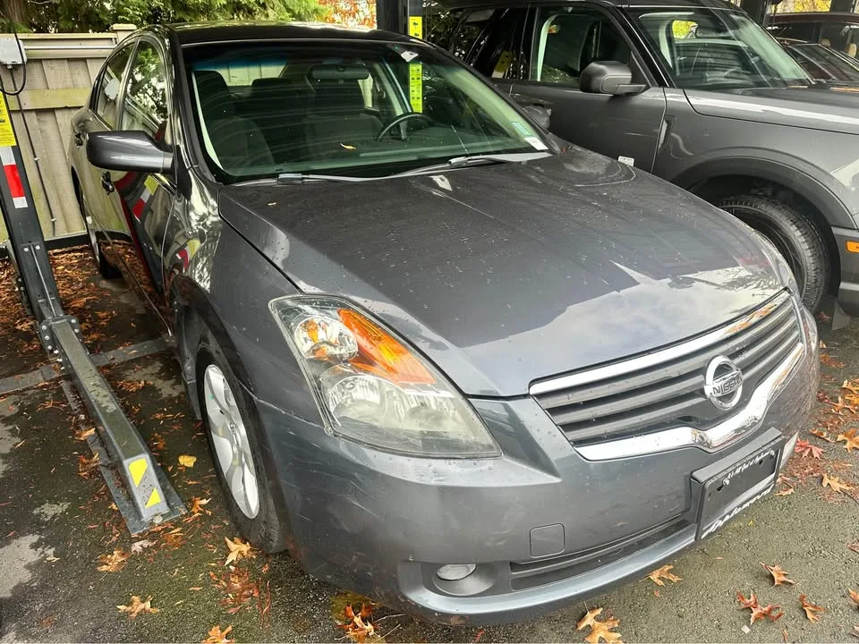 2009 Nissan Altima image indicator(6)