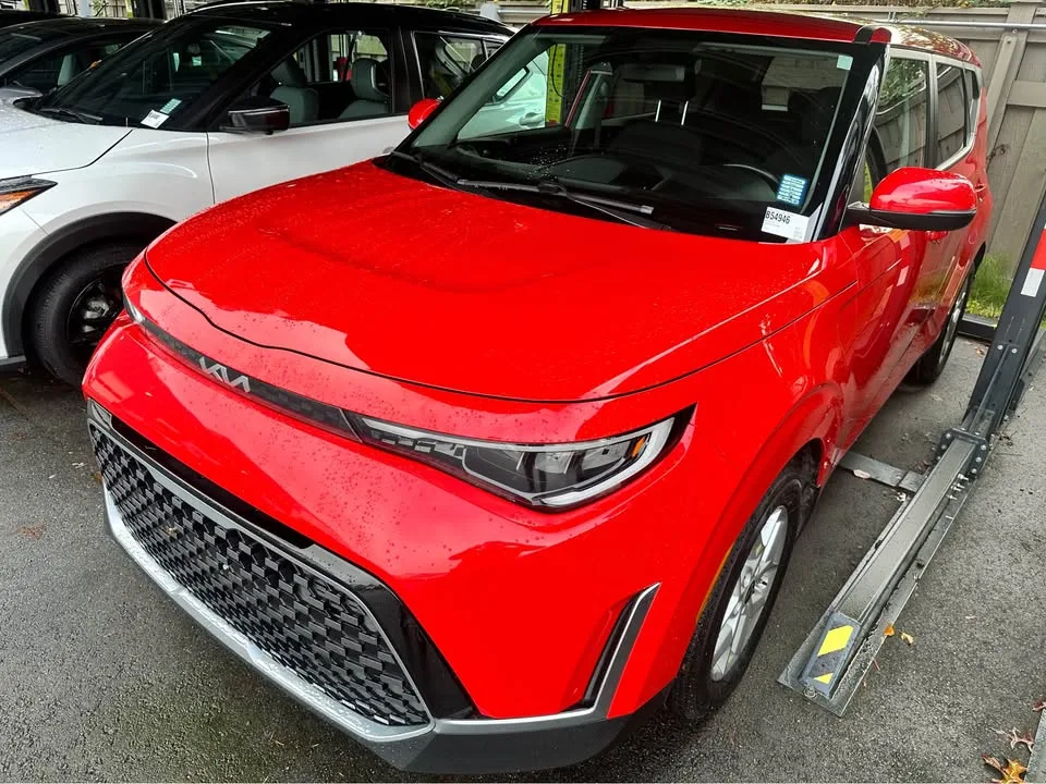 2023 Kia Soul EX image indicator(2)