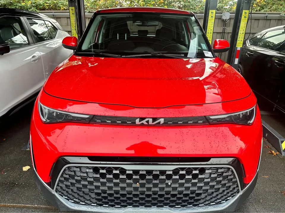 2023 Kia Soul EX image indicator(4)