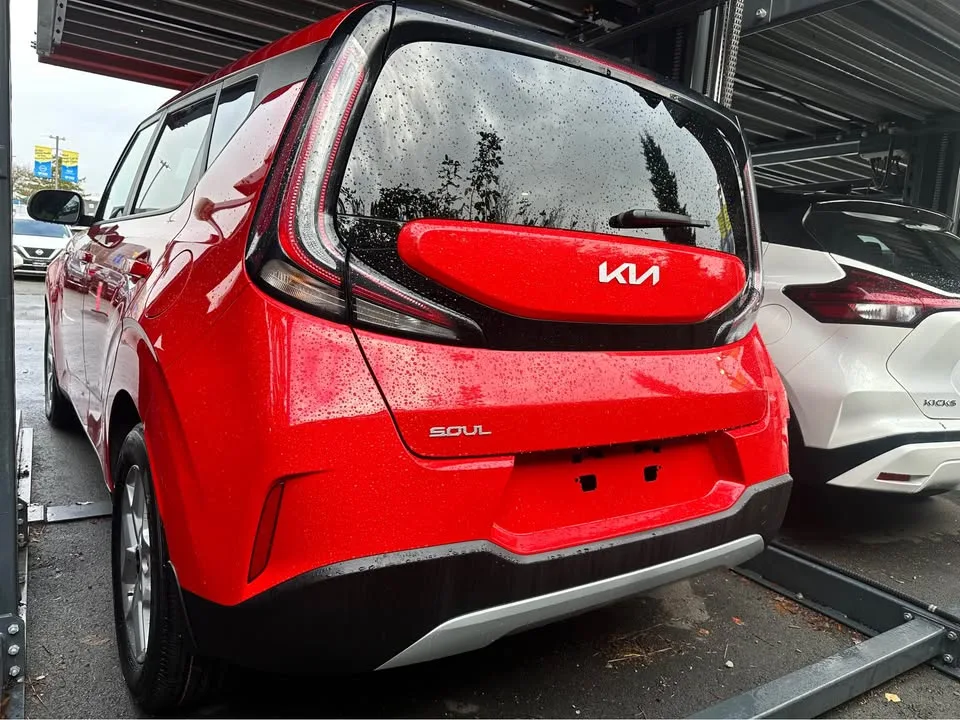 2023 Kia Soul EX image indicator(7)