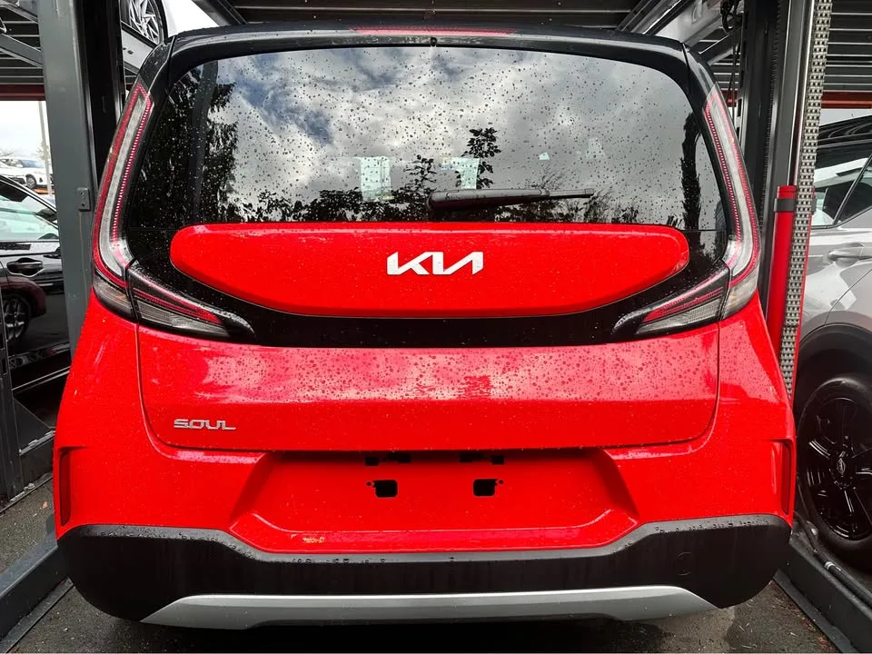 2023 Kia Soul EX image indicator(8)