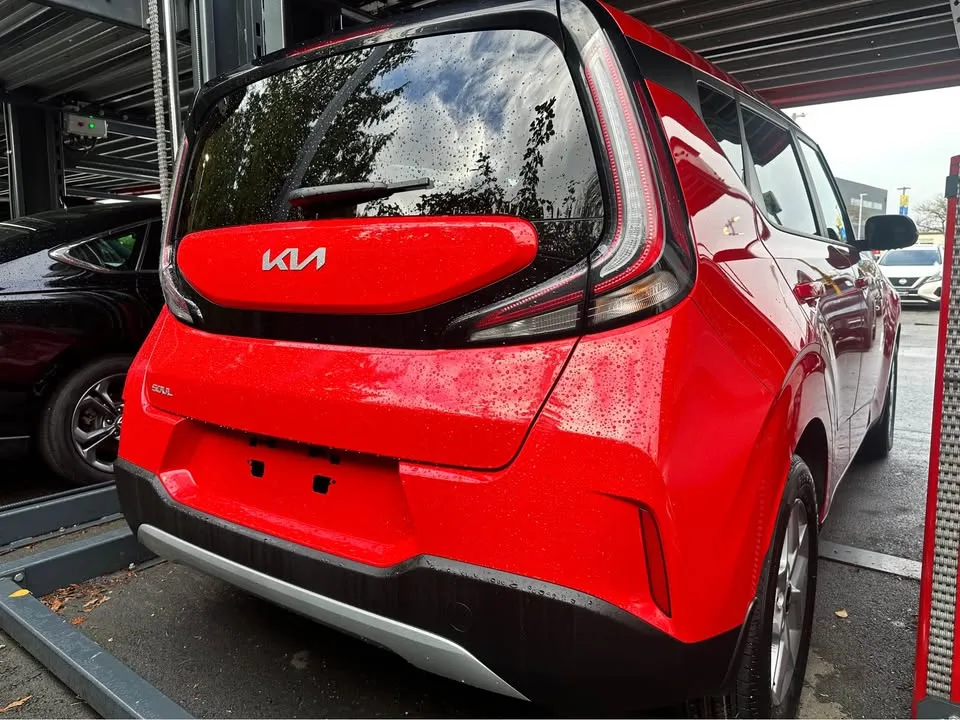 2023 Kia Soul EX image indicator(9)