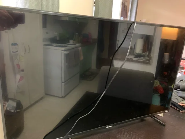 43” HD ROKU TV (“Screen Jitters”) image indicator(2)