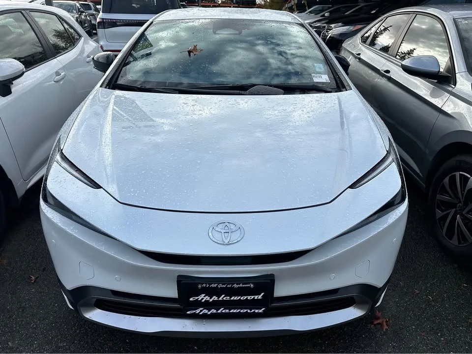 2025 Toyota Prius Plug-in Hybrid image indicator(4)