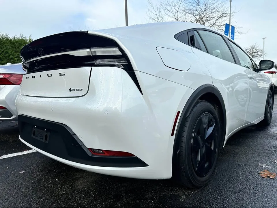 2025 Toyota Prius Plug-in Hybrid image indicator(7)