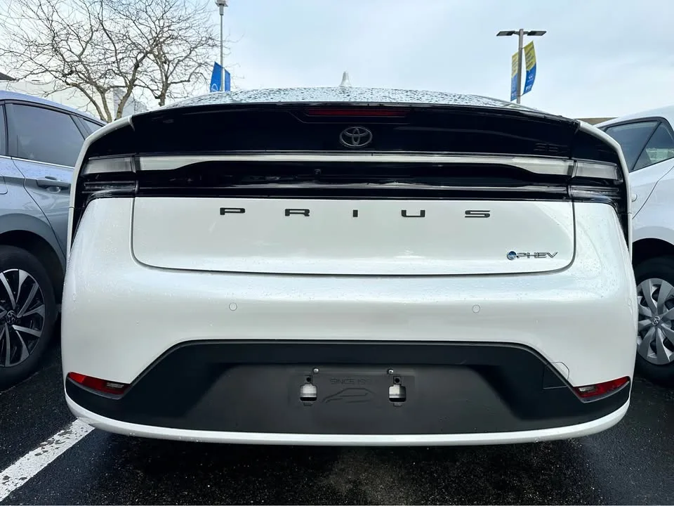 2025 Toyota Prius Plug-in Hybrid image indicator(8)