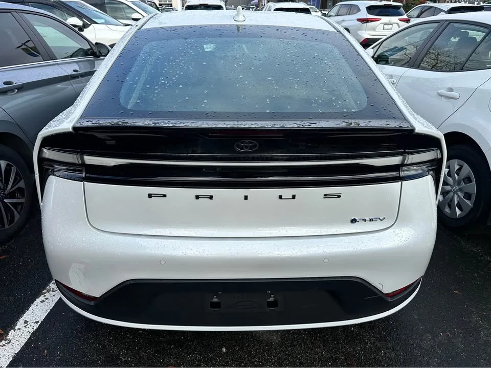 2025 Toyota Prius Plug-in Hybrid image indicator(9)