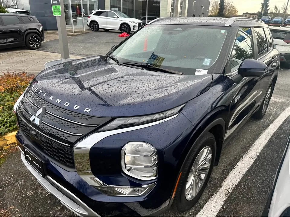 2024 Mitsubishi Outlander PHEV image indicator(2)