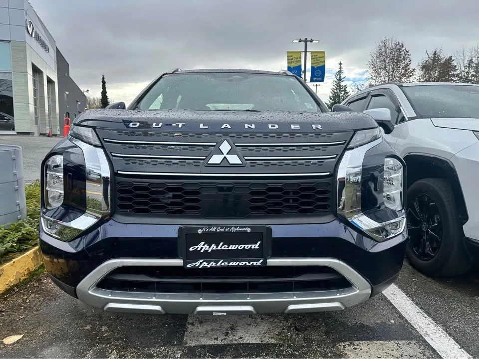 2024 Mitsubishi Outlander PHEV image indicator(3)