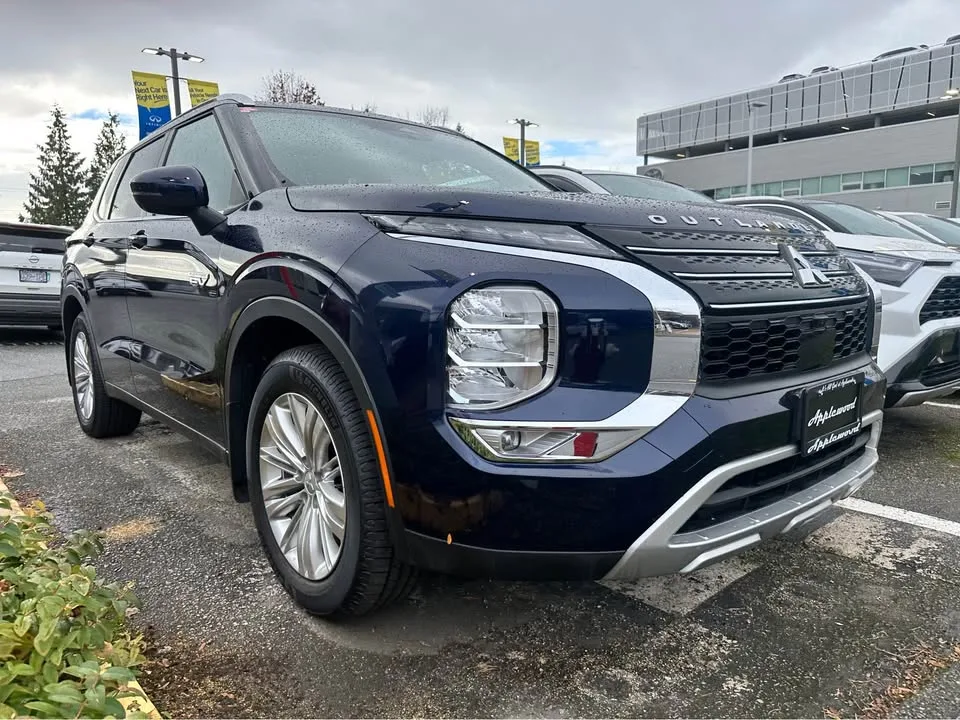 2024 Mitsubishi Outlander PHEV image indicator(5)