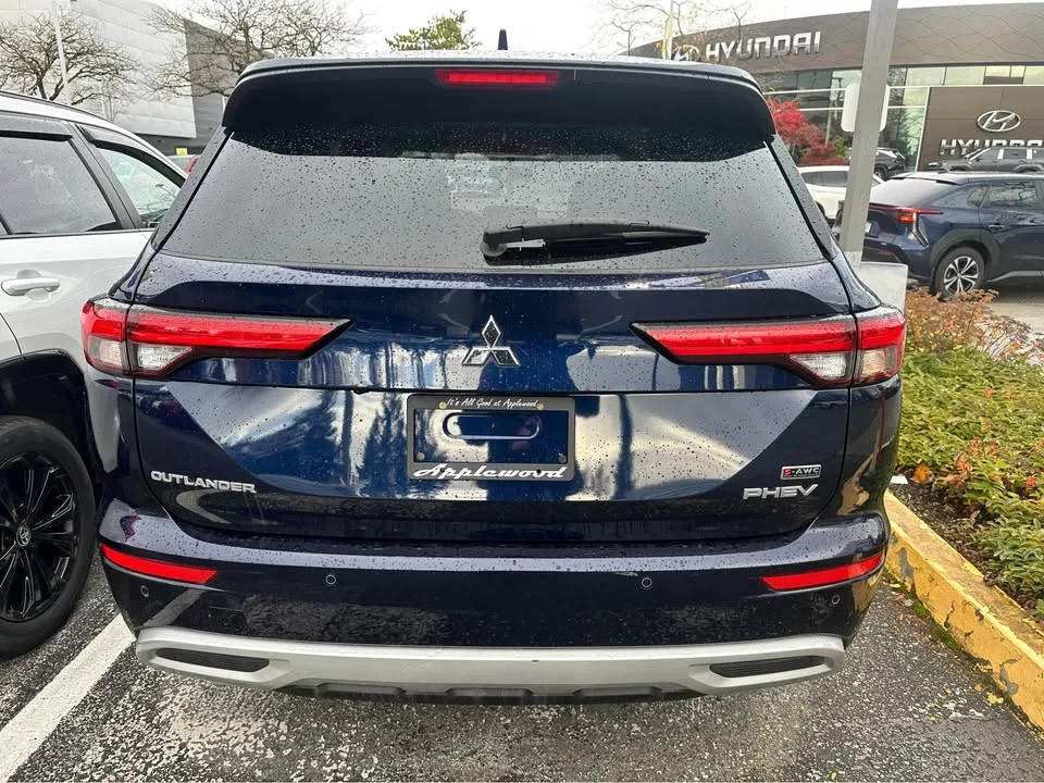 2024 Mitsubishi Outlander PHEV image indicator(8)