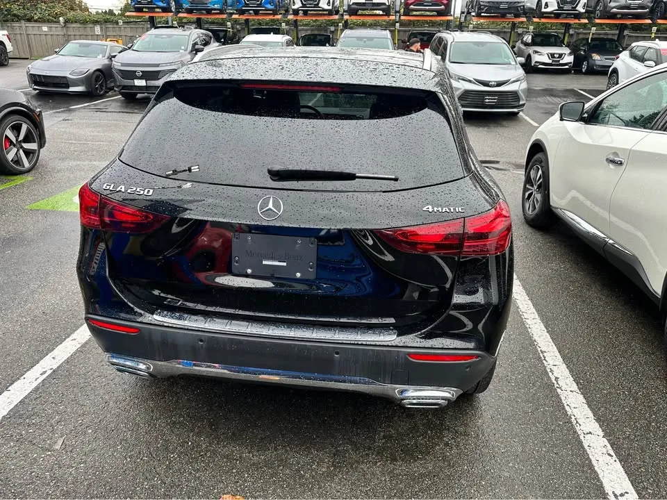 2024 Mercedes-Benz GLA image indicator(9)