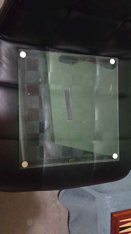 Glass Checkers Set image indicator(3)