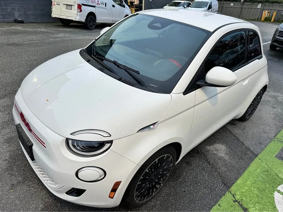 2024 Fiat 500E image indicator(4)