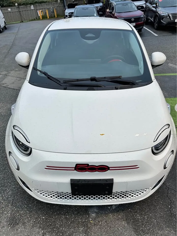 2024 Fiat 500E image indicator(5)