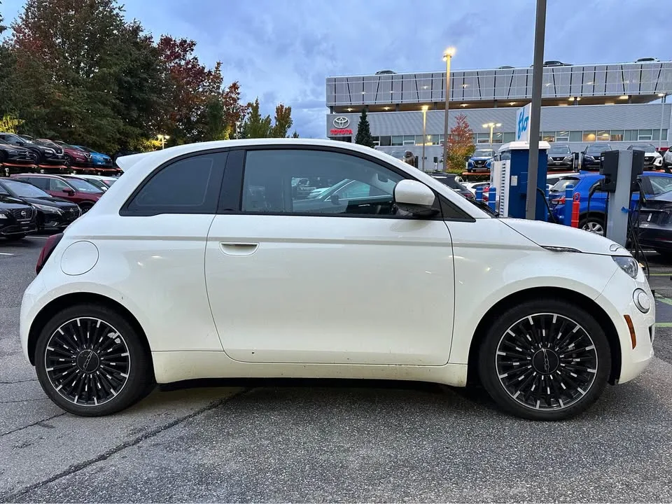 2024 Fiat 500E image indicator(7)