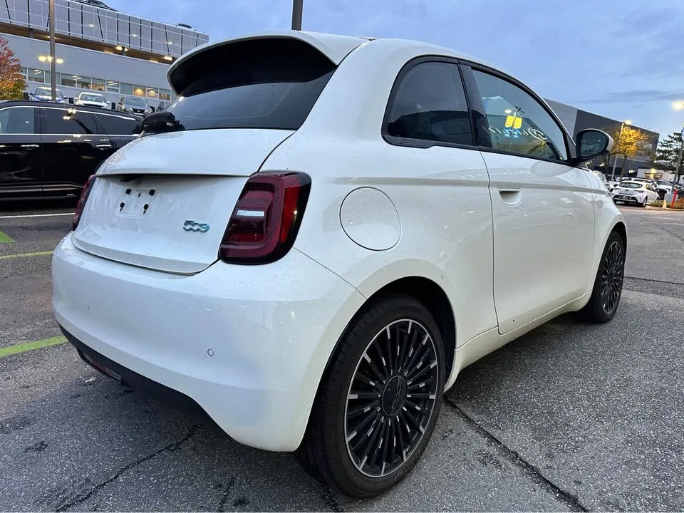 2024 Fiat 500E image indicator(9)