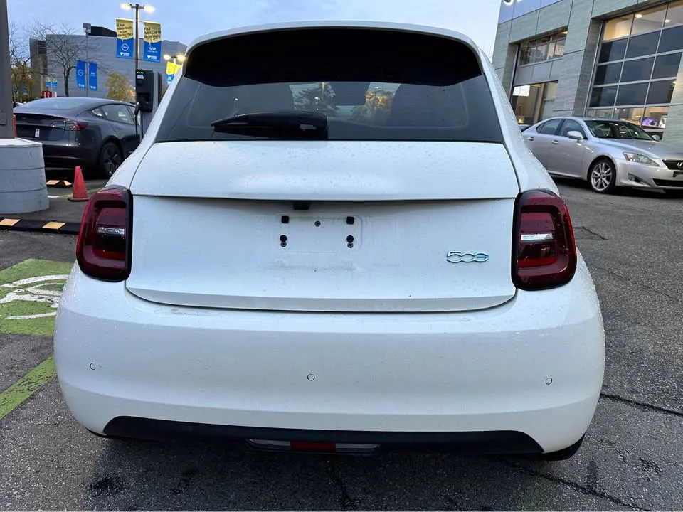 2024 Fiat 500E image indicator(10)