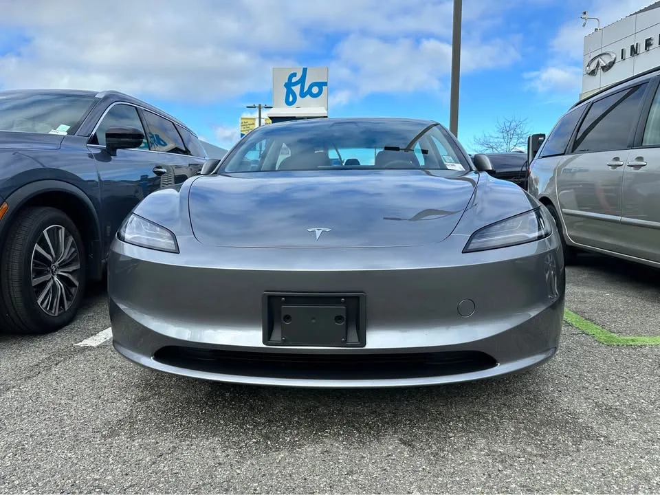 2025 Tesla Model 3 Long Range AWD image indicator(2)