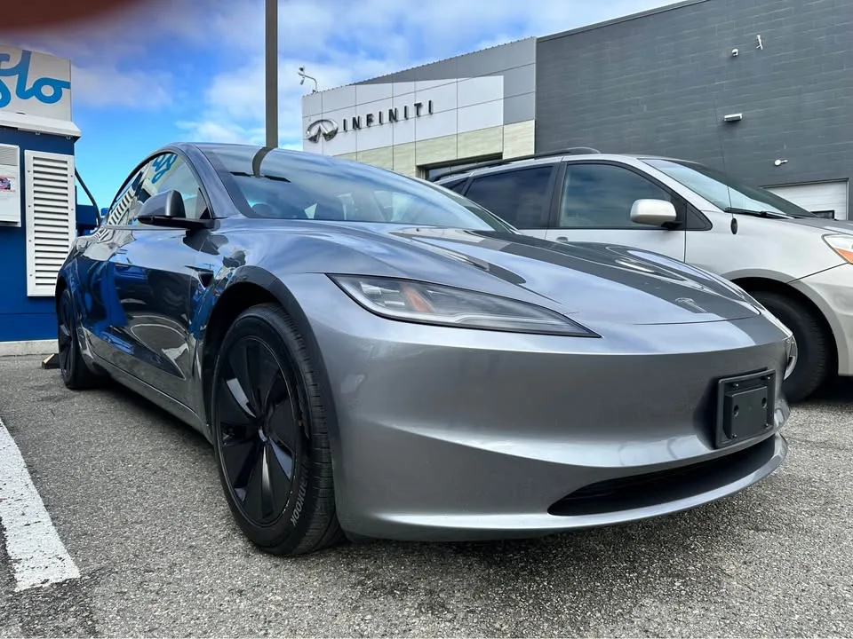 2025 Tesla Model 3 Long Range AWD image indicator(3)