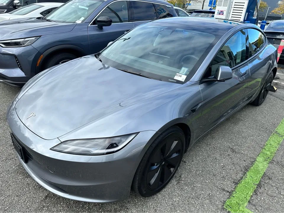 2025 Tesla Model 3 Long Range AWD image indicator(4)