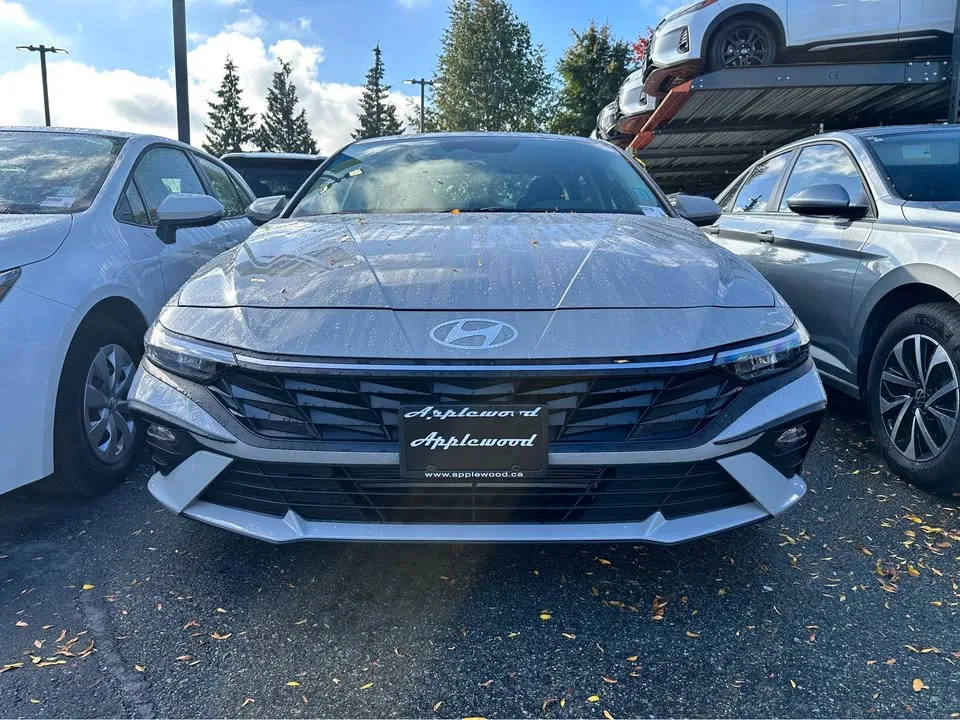 2025 Hyundai Elantra image indicator(2)