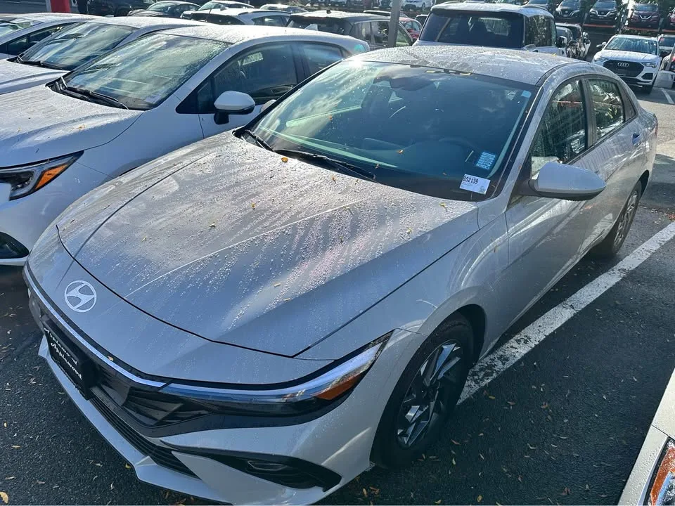 2025 Hyundai Elantra image indicator(4)