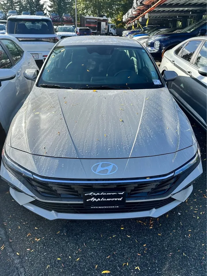 2025 Hyundai Elantra image indicator(5)