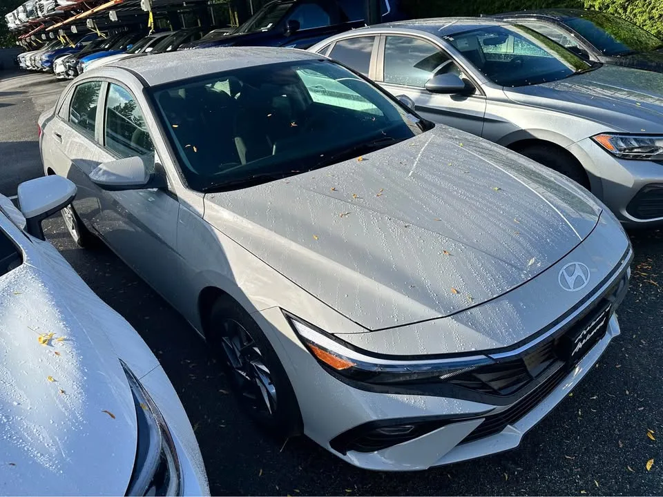 2025 Hyundai Elantra image indicator(6)