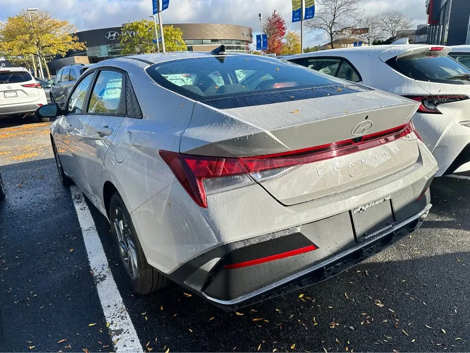 2025 Hyundai Elantra image indicator(7)