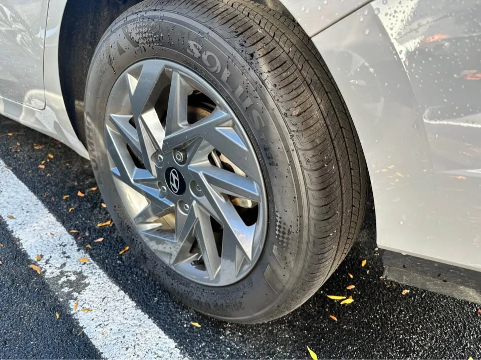 2025 Hyundai Elantra image indicator(10)