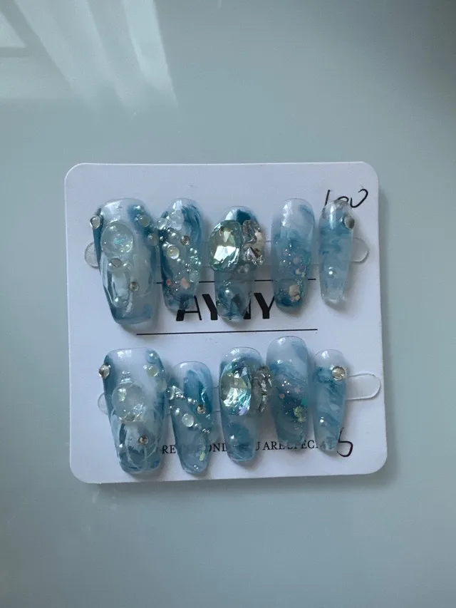 Press on Nails thumbnail