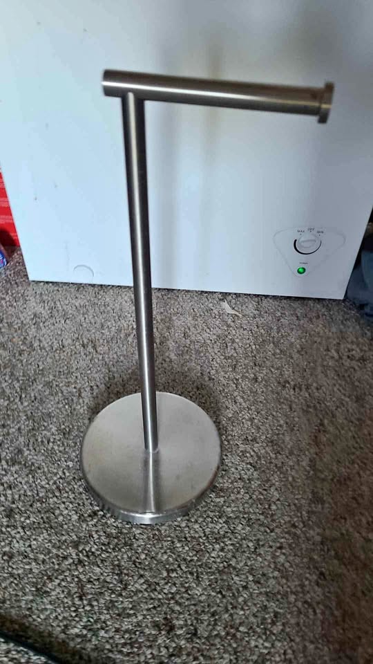 Toilet tissue holder