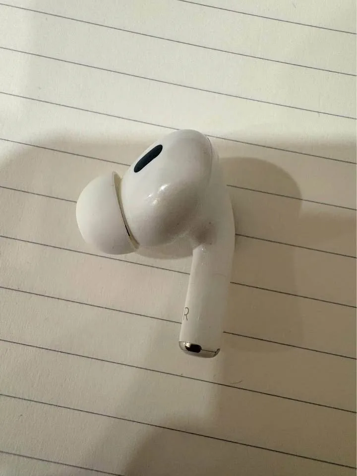 Right Apple pro Earbud image indicator(2)