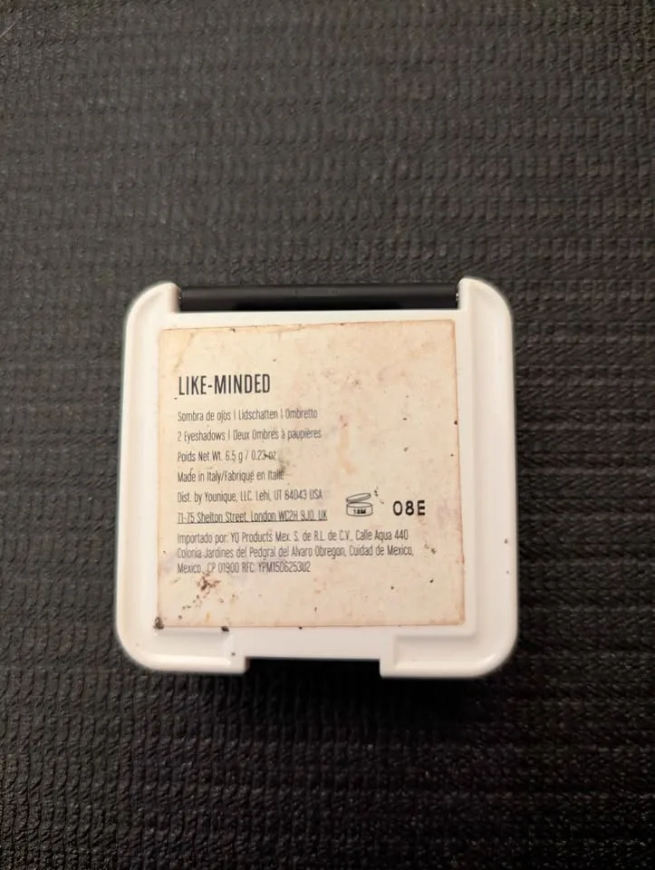 Never Used - Limited Edition Younique Duet Eyeshadow image indicator(2)