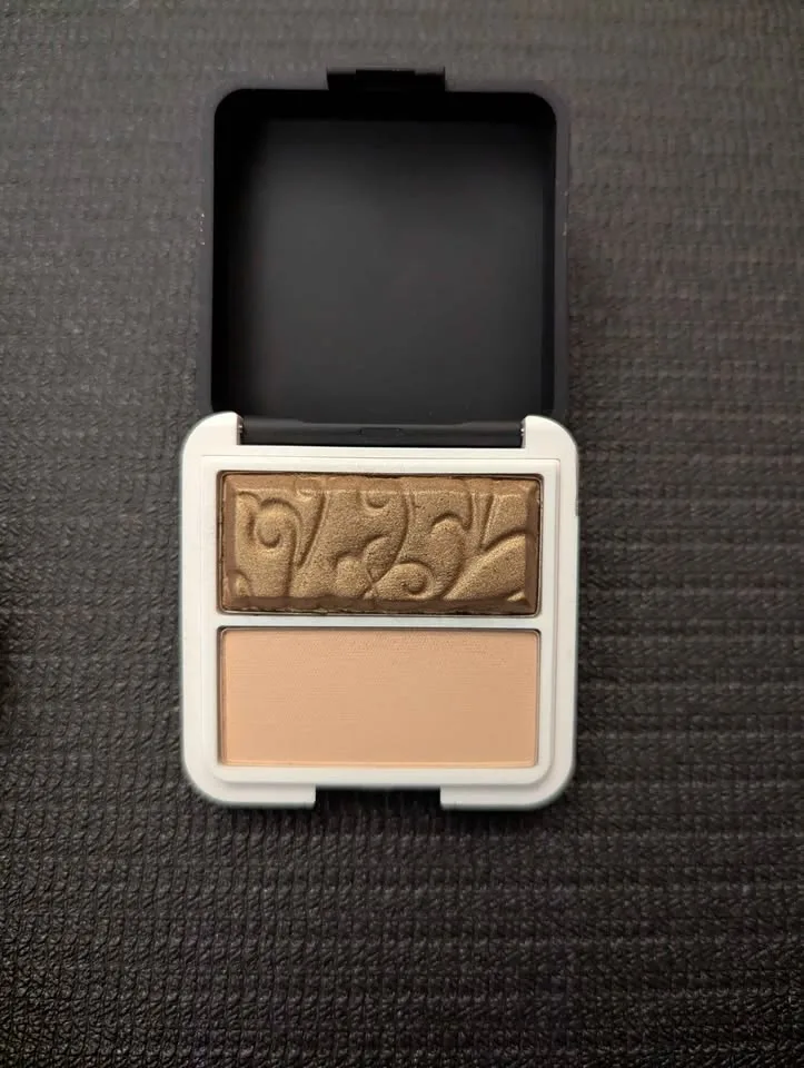 Never Used - Limited Edition Younique Duet Eyeshadow image indicator(3)