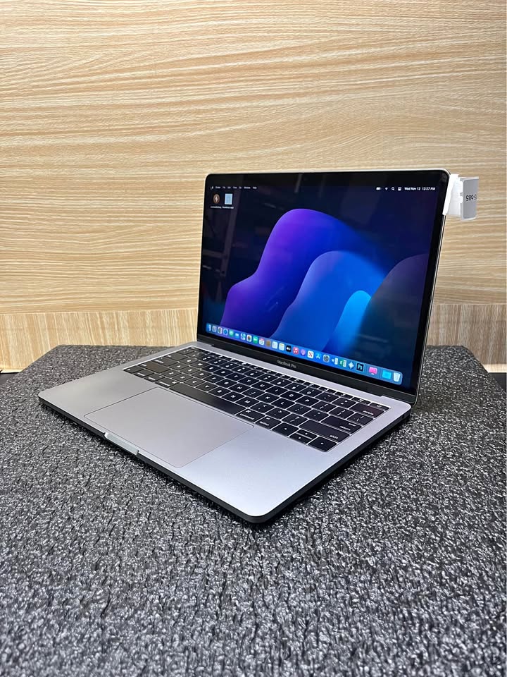 Apple MacBook Pro 13” Laptop 8GB 256SSD