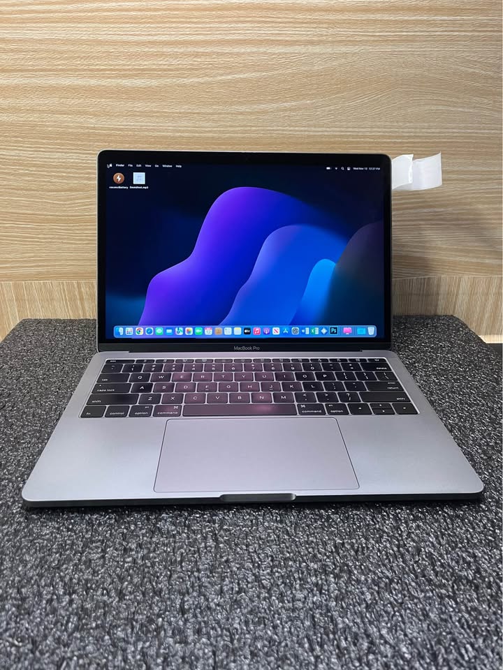 Apple MacBook Pro 13” Laptop 8GB 256SSD - photo 2