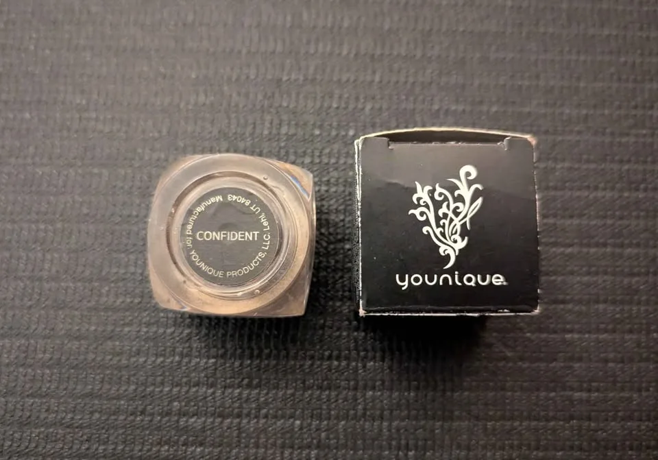 New - Younique Moodstruck Mineral Pigment Eye Shadow - New image indicator(2)