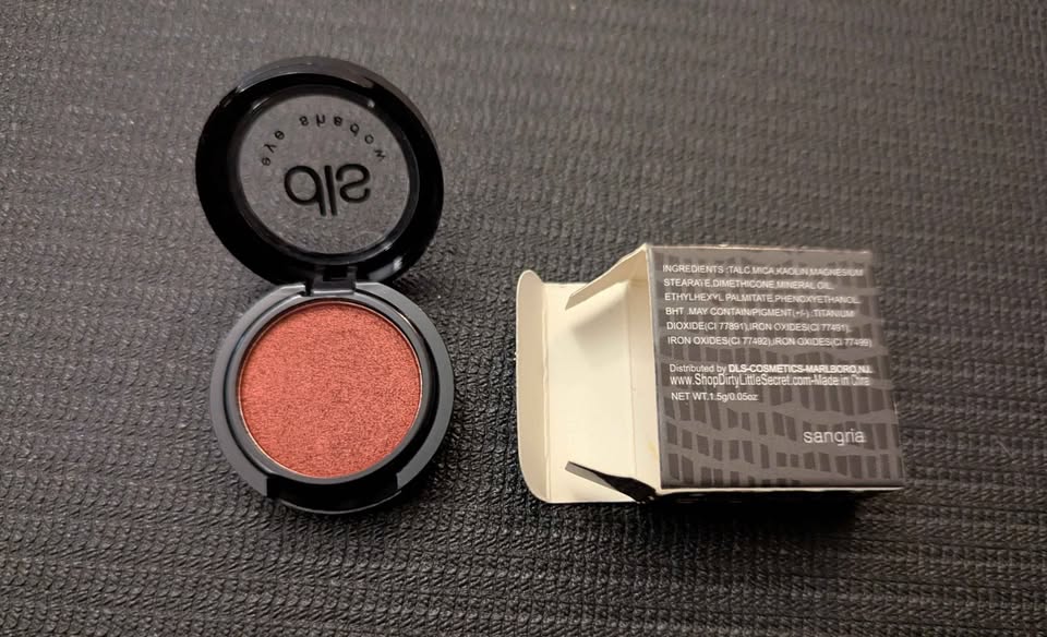 Never Used - Dirty Little Secret Eyeshadow - Sangria - photo 2